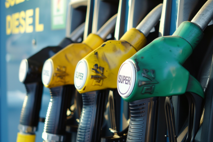 spritpreise-steigen,-politik-reagiert-halbherzig